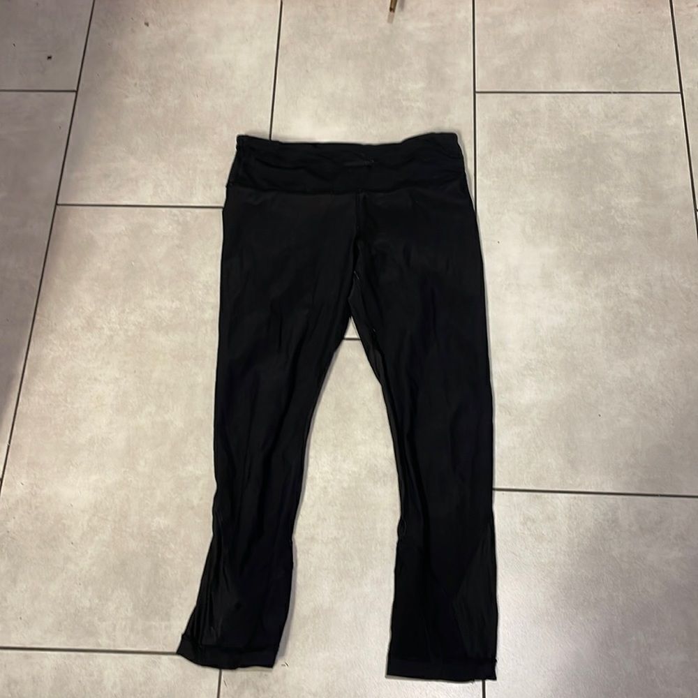 Lululemon Athletica woman’s black Capri